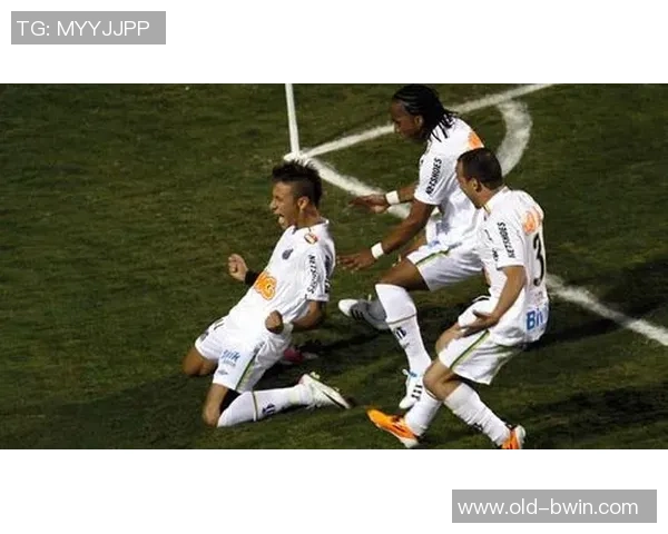 足球之王的传奇旅程与荣耀时刻全景回顾 足球之王的传奇旅程与荣耀时刻全景回顾