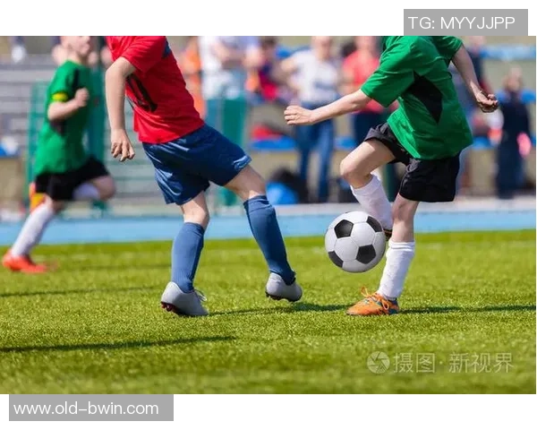 超智能足球教学助力青少年全面提升技术与战术素养的创新探索