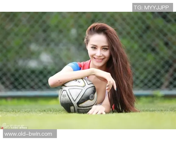 足球宝贝姿势揭秘如何提升你的球场魅力与自信展现完美身姿的技巧与训练方法